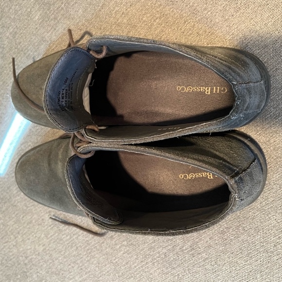 G.H. Bass Suede Chukka Boots - Picture 4 of 6